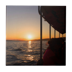 Estilo de vida no mar Egeu no pôr do sol no verão