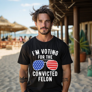 Estou votando no condenado criminoso Camiseta engr
