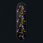 Estrelas Coloridas Skate de Nome Personalizado<br><div class="desc">Este conselho apresenta um design de estrelas coloridas sobre um fundo preto. O design é personalizado para que você possa adicionar qualquer nome que quiser. presente de excelente para qualquer porteiro que queira um design bonito,  mas clássico.</div>