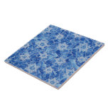 Estrelas de David Stainer Glass<br><div class="desc">Azulejo cerâmico quadrado com uma imagem de Estrelas de David (escudos de David) num padrão de vidro corado azul-a-azul. Consulte caneca, placa de papel e portas copos correspondentes. Veja toda a coleção de Azulejos Chanucá sob a categoria HOME na seção HOLIDAYS.</div>