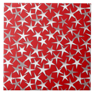 Estrelas prateadas em vermelho escuro