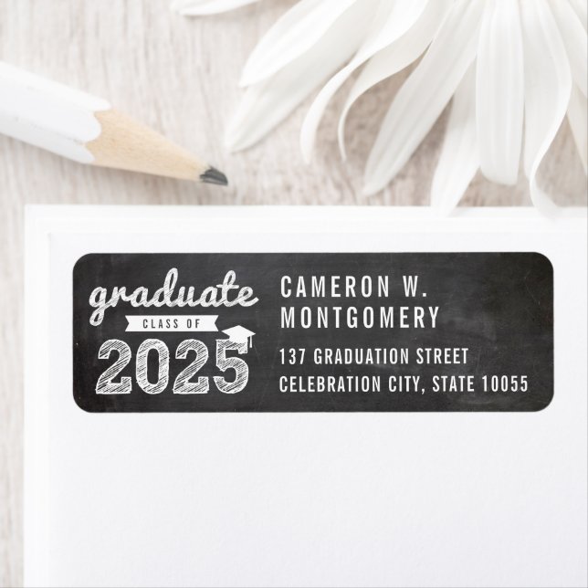Etiqueta 2025 Chalkboard Sketch Modern Graduation Address (Insitu)