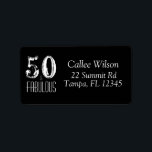 Etiqueta 50º Aniversário de Devolução<br><div class="desc">50 e Fabulosa tipografia 50th Birthday Address Label (Etiqueta de endereço de aniversário) a preto com texto branco. Personalizar rótulo com opção de menu editar.</div>