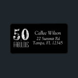Etiqueta 50º Aniversário de Devolução<br><div class="desc">50 e Fabulosa tipografia 50th Birthday Address Label (Etiqueta de endereço de aniversário) a preto com texto branco. Personalizar rótulo com opção de menu editar.</div>