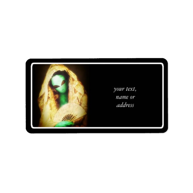 Etiqueta Alienígena Vestindo um Lace Mantilla (Frente)