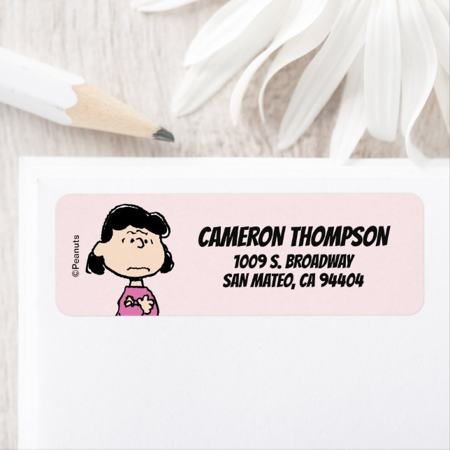 Etiqueta Amendoins | Lucy With Arms Crosssed (Insitu)