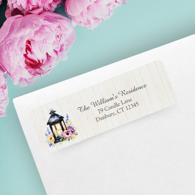 Etiqueta Aquarela Uma Lanterna Rústica com Peônias (A watercolor ai artwork rustic peonies with lantern as a lovely return address label. )