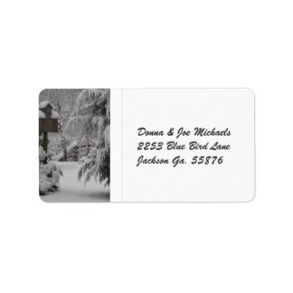 Etiqueta Birdhouse coberto por neve