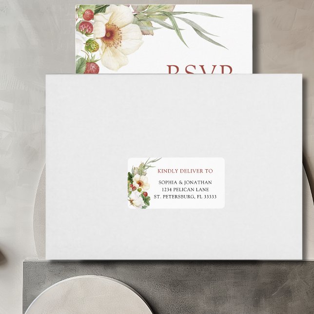 Etiqueta Branca Rose e Wild Strawberry Weding RSVP (White Rose and Wild Strawberry Wedding RSVP Envelope Address Label)