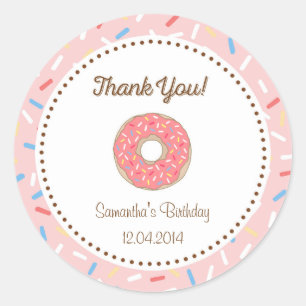 Etiqueta cor-de-rosa do aniversário da rosquinha