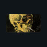 Etiqueta Crânio com cigarro queimado por Vincent van Gogh<br><div class="desc">Crânio com Cigarro queimado por Vincent van Gogh é um apos impressionismo de arte de vintage que ainda pinta a vida. Um retrato do esqueleto humano fumando. Imagem do excelente a utilizar em produtos anti-tabagismo. Fumar matares 1.000 a cada ano, ajudar alguém a parar de fumar hoje. Imagem de excelente...</div>