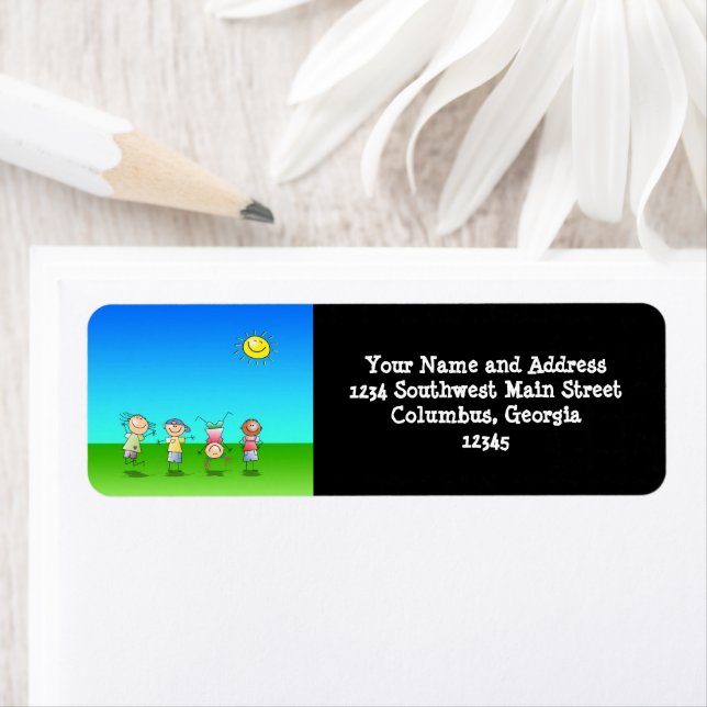 Etiqueta Crianças brincando lá fora num dia ensolarado (Insitu)