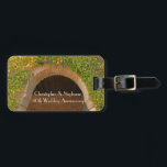 Etiqueta De Bagagem 40th Anniversary Arch Archway, Oranges, Names<br><div class="desc">This personalized name Wedding Anniversary Luggage Tag is decorated with our original rustic photograph of an archway surrounded by orange trees.  Easy to personalize contact info on back. All Rights Reserved © 2020 Alan & Marcia Socolik.</div>
