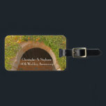 Etiqueta De Bagagem 40th Anniversary Arch Archway, Oranges, Names<br><div class="desc">This personalized name Wedding Anniversary Luggage Tag is decorated with our original rustic photograph of an archway surrounded by orange trees.  Easy to personalize contact info on back. All Rights Reserved © 2020 Alan & Marcia Socolik.</div>