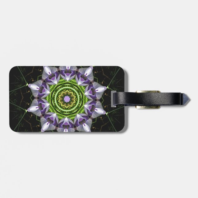 Etiqueta De Bagagem Arte de Mandala Floral Roxa em Caleidoscópio (Traseira Horizontal)