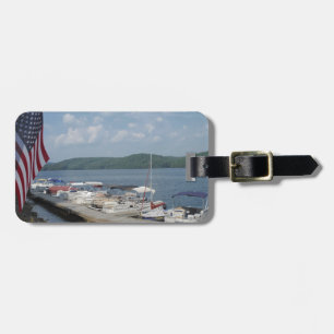 Etiqueta De Bagagem Bandeira Americana em Marina no lago Arrohouad