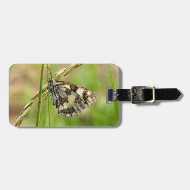 Etiqueta De Bagagem Borboleta branca marmoreada na grama (Frente Horizontal)