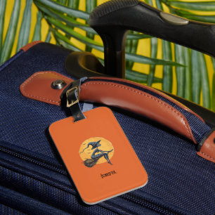 Etiqueta De Bagagem Bruxa do Halloween Indo um Laranja de Broomstick