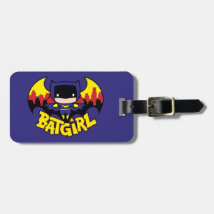 Etiqueta De Bagagem Chibi Batgirl com o Skyline & logotipo Gotham
