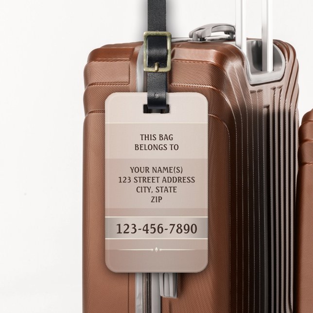 Etiqueta De Bagagem Chic Sandy Chocolate Stripe Bagagem (Luggage tag featuring an chic striped design in chocolate and shiny sandy grey colors)