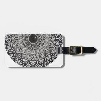 Etiqueta de bagagem com desenho de mandala monocro