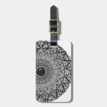 Etiqueta de bagagem com desenho de mandala monocro