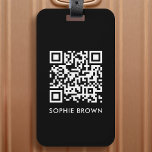 Etiqueta De Bagagem Contato Virtual Na moda de Código de QR Preto Pret<br><div class="desc">Um simples na moda personalizado design de etiqueta de bagagem de código QR em uma tipografia moderna minimalista em um simples fundo preto. O código QR e o nome podem ser facilmente personalizados para tornar um design tão exclusivo quanto você! O dom ou acessório perfeito para garantir que sua bagagem...</div>