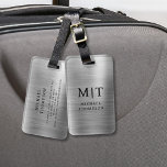 Etiqueta De Bagagem Elegante Metálico Bruto de Prata Monograma<br><div class="desc">Eleve sua experiência de viagem com nossa Tag de bagagem monográfica clássica e moderna minimalista e elegante. Esse acessório meticulosamente projetado combina elegância de eterno com minimalismo contemporâneo, garantindo que sua bagagem se destaca com sofisticação. Feito com precisão e atenção aos detalhes, esta etiqueta de bagagem é mais do que...</div>