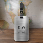 Etiqueta De Bagagem Elegante Metálico Bruto de Prata Monograma<br><div class="desc">Apresentando nossa etiqueta de bagagem Elegante Metálica Bruta em Monograma: Eleve sua experiência de viagem com esse sofisticado acessório. Feito de material metálico escovado, essa etiqueta de bagagem exude elegância e estilo. O design do monograma acrescenta um toque personalizado, fazer é fácil identificar sua bagagem enquanto adiciona um toque de...</div>