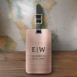 Etiqueta De Bagagem Elegente metálico Rosa, cor-de-rosa, Dourado, com<br><div class="desc">Apresentando nossa etiqueta de bagagem Elegante Metálica Bruta em Monograma: Eleve sua experiência de viagem com esse sofisticado acessório. Feito de material metálico escovado, essa etiqueta de bagagem exude elegância e estilo. O design do monograma acrescenta um toque personalizado, fazer é fácil identificar sua bagagem enquanto adiciona um toque de...</div>