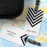 Etiqueta De Bagagem Etiqueta Mínima de Bagagem Branca e Negra<br><div class="desc">Afaste-se com esta etiqueta de bagagem de na moda com um design de fêmur branco e preto minimalista. Personalize esta marca com suas informações e para obter mais opções, como alterar a fonte e seu tamanho, clique no botão "Personalizar". *Observe que a Marca d'água do Zazzle que aparece na visualização...</div>