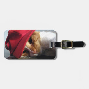 Etiqueta De Bagagem Gato bonito que veste o Tag vermelho da bagagem do