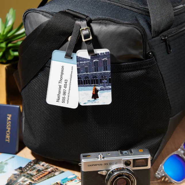 Etiqueta De Bagagem HARRY POTTER™ e Hedwig no pátio HOGWARTS™ (Frente e verso)