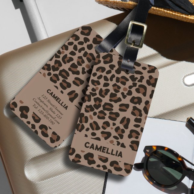 Etiqueta De Bagagem Leopardo moderno de animais castanho escuro (The modern fashion custom luggage tag with pattern of leopard skin in dark brown and black. )