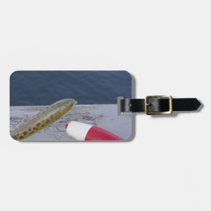 Etiqueta De Bagagem lures de pesca no lago vermelho, azul branco...