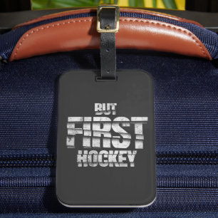 Etiqueta De Bagagem Mas Primeiro Hockey – Design de Citação Divertido