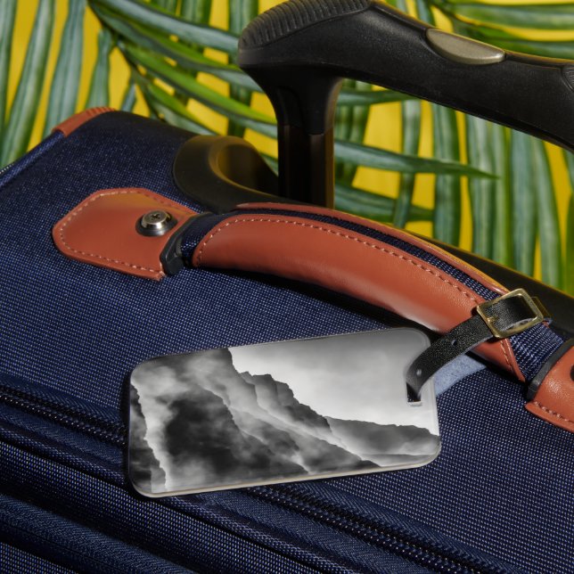 Etiqueta De Bagagem Mist nas rochas (Frente Insitu 3)