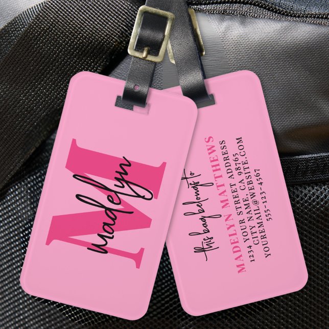 Etiqueta De Bagagem Monograma do Nome Inicial do Viajante Rosa Quente (Hot Pink Traveler Initial Name Monogram Luggage Tag)