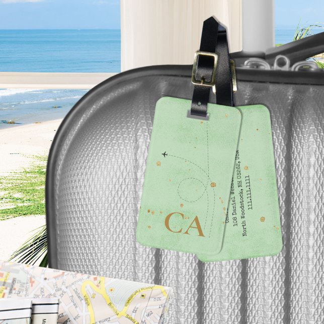 Etiqueta De Bagagem Monograma Dourado, avião verde Mínimo (Minimalist Monogram Gold Sage Green Airplane Luggage Tag ©Susanne Sachers - Sunny Wanderlust 🌞✈️)