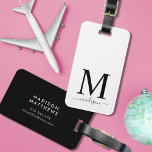 Etiqueta De Bagagem Monograma e Caligrafia com Fundo Editável<br><div class="desc">estilo viagem com este monograma de bagagem com um monograma de serif e seu nome em um roteiro de caligrafia na frente. A cor de fundo na frente e atrás é editável. Clique em personalizar para alterar a cor Personalizar, substituindo o texto do espaço reservado. Para obter mais opções, como...</div>