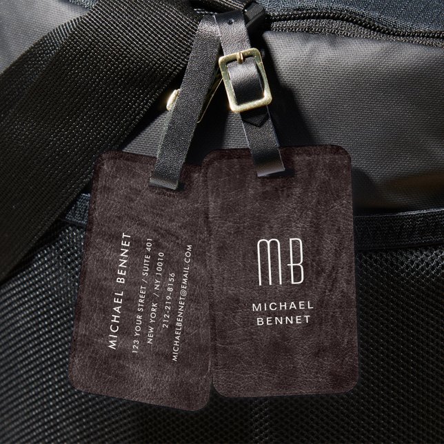 Etiqueta De Bagagem Monograma Marrom Moderno (Monogrammed Modern Brown Faux Leather Texture Luggage Tag)