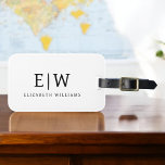 Etiqueta De Bagagem Monograma Moderno Minimalista Preto e Branco<br><div class="desc">Apresentando nossa Coleção de Monogramas Modernos Minimalistas Pretos e Brancos: adote simplicidade e sofisticação com nossos designs minimalistas, curados para elevar seu estilo sem esforço. Feita de olho na estética moderna, essa coleção apresenta designs negras e brancos elegantes, acentuados por monogramas personalizados. De papelaria chic a acessórios versáteis, nossa coleção...</div>