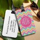 Etiqueta De Bagagem Monograma Personalizado de Chevrons Laranja Rosa Q<br><div class="desc">Um design geométrico em cores frescas e alegres. Se precisar ajustar os monogramas,  clique no botão personalizar e faça alterações.</div>