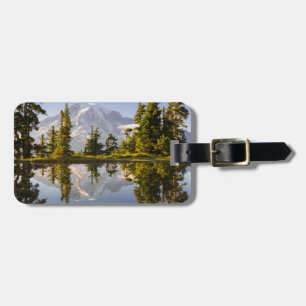 Etiqueta De Bagagem Mt. Rainier refletido em um tarn perto de Plummer