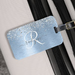 Etiqueta De Bagagem Nome do Monograma da Glitter de Prata de Metal Bru<br><div class="desc">Personalize facilmente este design de etiqueta de mala-chic,  que apresenta brilho prateado bonito em um fundo metálico azul escovado.</div>