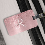 Etiqueta De Bagagem Nome do Monograma da Lâmina Rosa Bruta de Metal Gl<br><div class="desc">Personalize facilmente este design de etiqueta de mala chica moderna com brilho bonito rosado e rosado em um fundo metálico roxo e roxo.</div>