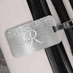 Etiqueta De Bagagem Nome do Monograma da Largura Metálica Brugada<br><div class="desc">Personalize facilmente este design de etiqueta de mala-chic,  que apresenta brilho prateado bonito em um fundo metálico embebido em prata.</div>