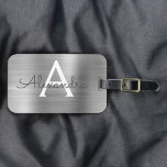 Etiqueta De Bagagem Nome do monograma de metal escovado de prata e ini<br><div class="desc">Silver De Luxo Brutado Com Folha Metálica Nome Monograma e Etiqueta Inicial De Bagagem. Esta etiqueta de mala é perfeita para Voltar à escola,  ao trabalho ou à viagem.</div>