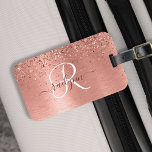 Etiqueta De Bagagem Nome do Monograma do Glitter Metálico Brutado Dour<br><div class="desc">Personalize facilmente este design de etiqueta de mala-chic,  que apresenta brilho bonito de ouro rosa em um fundo metálico escovado de rosa dourado.</div>