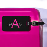 Etiqueta De Bagagem Nome do Monograma Girly Black Script Hot-Pink<br><div class="desc">Monograma Preto e Rosa Quente Adicione seu próprio nome Senha Bagagem Marca de bagagem A etiqueta de sacola faz o doce doce presente de 16 anos,  casamento,  chá de panela,  chá de fraldas ou festa de solteira para alguém que decora seu quarto em estilo.</div>